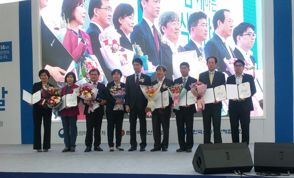 ▲ 충남도가 나트륨 저감 우수기관에 선정돼 12일 식약처장 표창을 받았다.ⓒ충남도