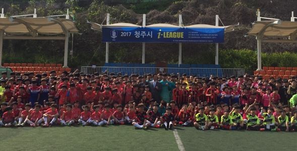 ▲ 청주지역 초·중등 33개 클럽 500여명이 참가하는 ‘2017 청주시 I – League’가 13일 용정축구공원에서 개막했다.ⓒ청주시