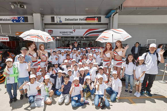 ▲ 금호타이어는 지난 14일 영암 서킷에서 초등학교 학생들을 대상으로 모터스포츠 체험활동을 실시했다고 15일 밝혔다.ⓒ금호타이어