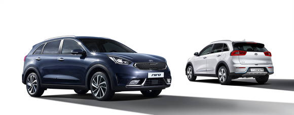 ▲ 기아차의 2018 니로(왼쪽)와 니로 PHEV(오른쪽)의 모습.ⓒ기아차