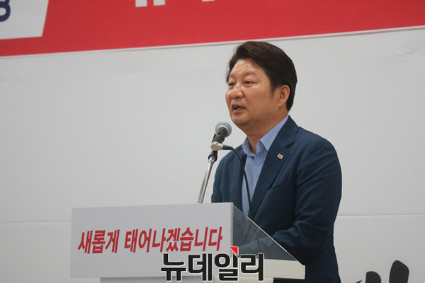 ▲ 권영진 대구시장이 이번 대선에서 대구 45% 득표는 다시 일어설 수 있는 계기를 보여줬다며 화합이 필요하다고 주장했다.ⓒ뉴데일리