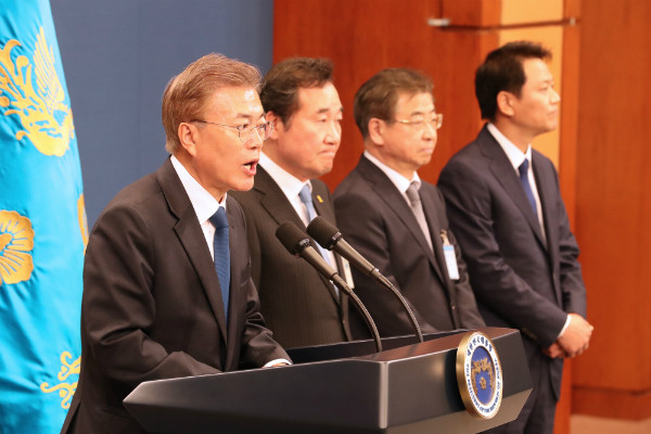 ▲ 문재인 대통령이 10일 오후 청와대 춘추관에서 이낙연 국무총리후보자의 지명 사실을 발표하고 있다. ⓒ뉴시스 사진DB