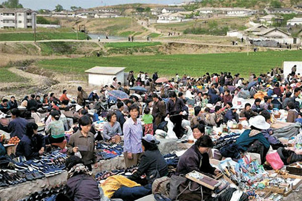 ▲ 북한 장마당의 모습. ⓒ日온라인 커뮤니티 캡쳐.