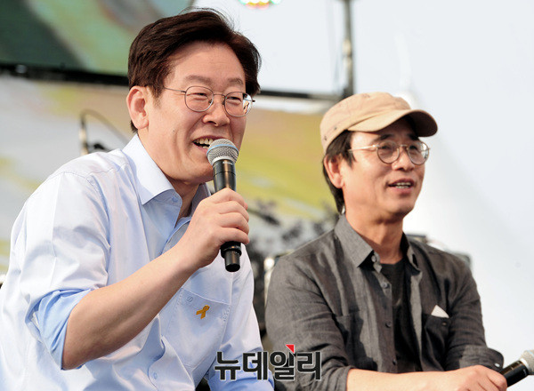 ▲ 이재명 성남시장(오른쪽)과 유시민 전 장관. ⓒ뉴데일리 공준표 기자