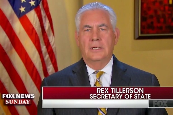 ▲ 렉스 틸러슨 美국무장관이 21일 북한의 탄도미사일 도발을 두고 경제·외교 분야에 있어 미국의 대북압박이 지속될 것임을 천명했다. 사진은 美'폭스뉴스 선데이' 틸러슨 장관 인터뷰 일부.ⓒ美'폭스뉴스' 보도영상 화면캡쳐