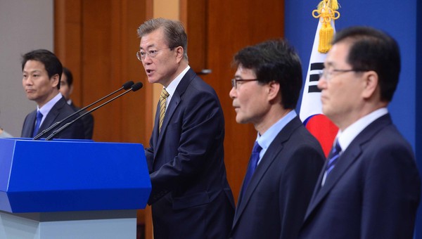 ▲ 문재인 대통령이 5월21일 청와대 춘추관 2층 브리핑룸에서 추가 인사명단을 발표하고 있다. ⓒ뉴시스 사진DB