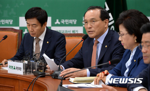 국민의당 김중로 의원이 원내대책회의에서 발언하고 있는 모흡. ⓒ뉴시스 DB