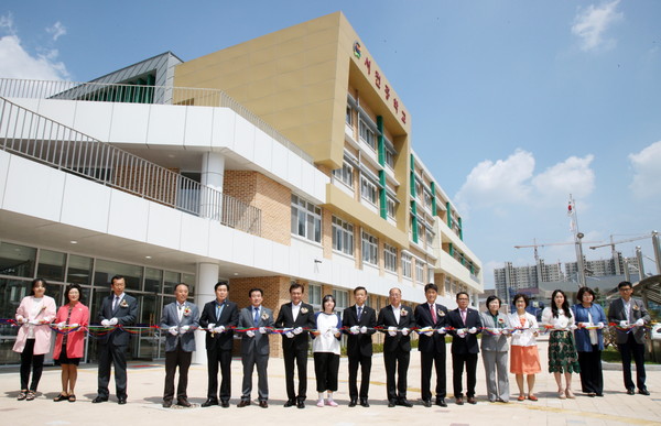 ▲ 충북혁신도시내 서전중학교가 24일 개교식을 가졌다.ⓒ충북교육청