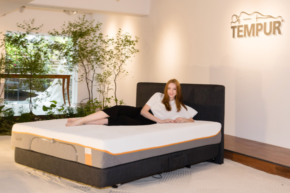 ▲ 2017 뉴콜렉션 출시 현장에서 모델이 포즈를 취하고 있다. ⓒ템퍼