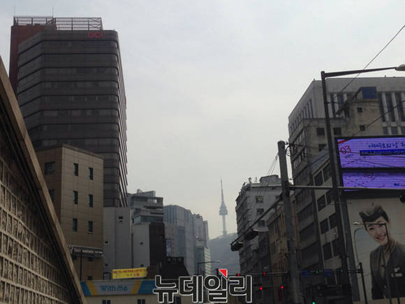 ▲ 서울시 중구 소공동에 위치한 OCI 본사(사진 왼쪽 건물).ⓒ뉴데일리