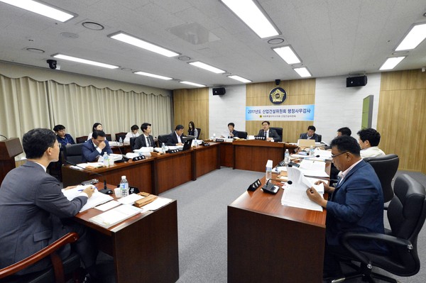 ▲ 세종시의회 산업건설위원회 행정사무감사 활동 모습.ⓒ세종시의회