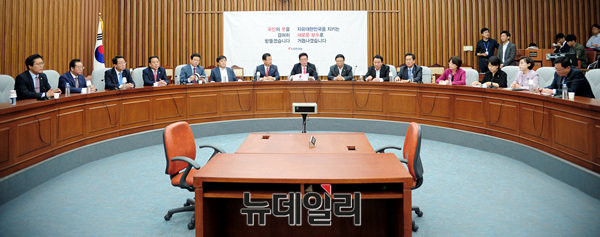 ▲ 자유한국당 원내대책회의 모습. ⓒ뉴데일리 공준표 기자