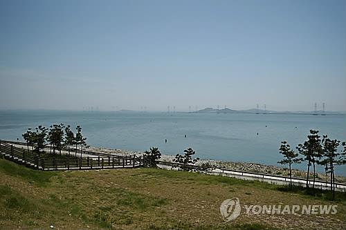 ▲ 시화호를 가운데 두고 양쪽으로 나뉜 경기 송산과 안산은 최근 서해안 주거밸트로 급부상하고 있다. ⓒ 연합뉴스