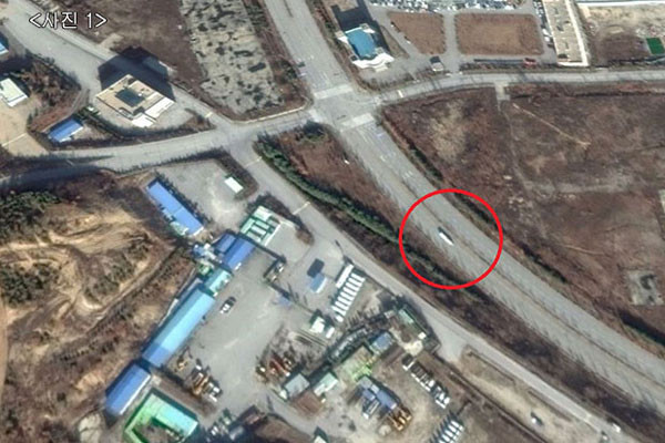 ▲ 美'디지털 글로브' 위성에 포착된 개성공단 내 차량이동. ⓒ美RFA-구글어스.