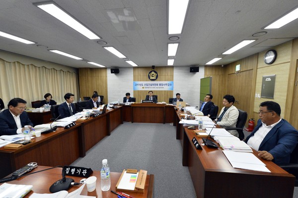 ▲ 산업건설위 행정사무감사 활동 장면.ⓒ세종시의회