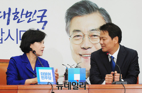 ▲ 추미애 더불어민주당 대표와 임종석 대통령 비서실장. ⓒ뉴데일리 이종현 기자