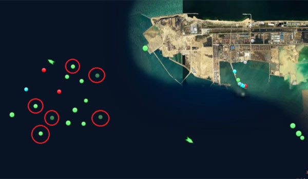 '미국의 소리(VOA)' 방송은 최근 中광물 처리항 인근에 북한 선박 20여 척이 나타났다고 보도했다. 사진은 '마린 트래픽'에 나타난 북한 선박들(붉은 원 안)의 모습. ⓒ美VOA 보도-마린트래픽 캡쳐.