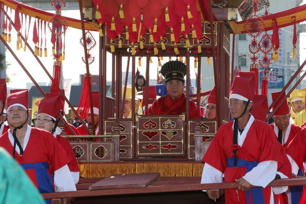 ▲ 27일 진행된 ‘제11회 세종대왕과 초정약수축제’ 개막식 장면.ⓒ청주시