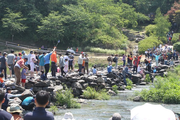 ▲ 충북 진천군에서 열린 농다리 축제 장면.ⓒ진천군