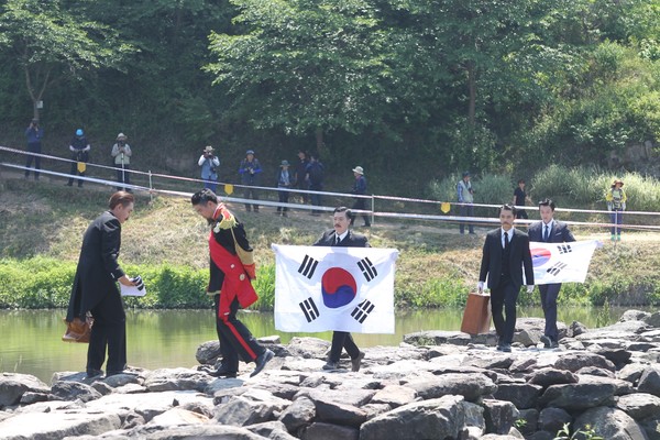 ▲ 충북 진천군에서 열린 농다리 축제 장면.ⓒ진천군