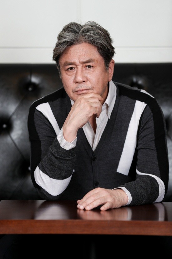 ▲ 배우 최민식은 “참된 정치인이란, 자신의 이익을 위해 일하지 않고 오로지 국민을 위해 봉사하는 일꾼이라고 생각한다”고 말했다. [사진 제공 = 퍼스트 룩]