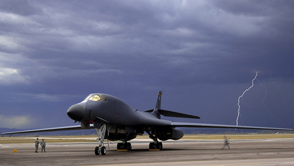 ▲ 활주로에 주기 중인 B-1B 전략 폭격기. 美공군 폭격기 전력의 주력이다. ⓒ美공군 지구타격사령부(AFGSC) 홈페이지 공개사진.