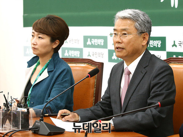 국민의당 김동철 원내대표와 이언주 원내수석부대표.(오른쪽부터) ⓒ뉴데일리 이종현 기자