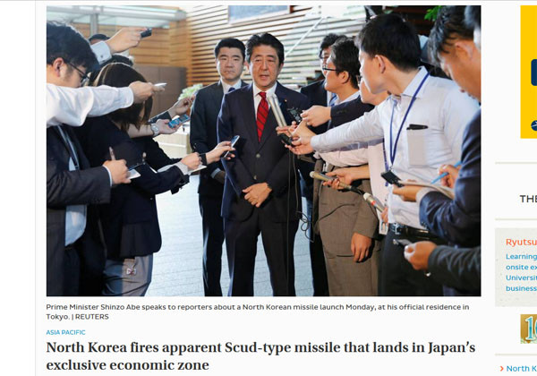 ▲ 아베 신조 日총리가 지난 29일 관저에서 기자들과 만나 북한의 미사일 발사를 규탄하는 모습. ⓒ日재팬타임스 관련보도 화면캡쳐.