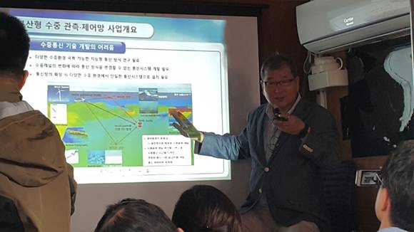 ▲ 인천 남항 서쪽 10km 해상 위 선상서 진행된 '수중 통신기술' 시연장 ⓒ 전상현 기자