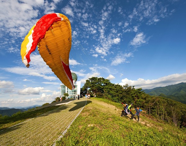 ▲ 단양 패러글라이딩 모습.ⓒ단양군