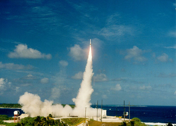 미국이 우주 공간을 비행 중인 ICBM 탄두 요격에 성공했다. 사진은 요격용으로 쓰인 GBI 미사일 시험발사 장면. ⓒ美글로벌 시큐리티 GBI 관련화면 캡쳐.