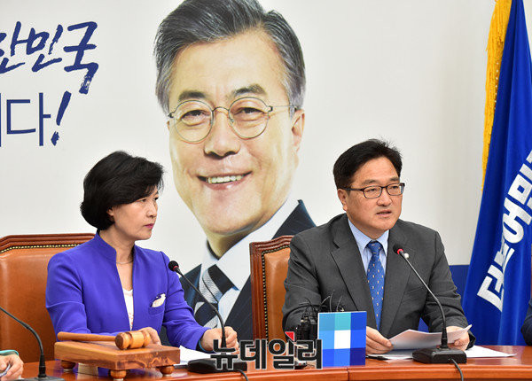 ▲ 민주당 최고위원회의를 진행 중인 추미애 대표와 우원식 원내대표. ⓒ이종현 기자