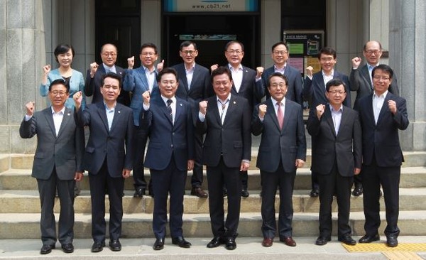 ▲ 김병우 충북교육감이 1일 충북도청을 방문해 특강을 실시했다.ⓒ충북도