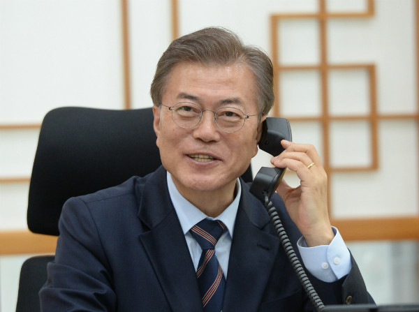 ▲ 외국 정상과의 통화 외교를 펼치고 있는 문재인 대통령. ⓒ뉴시스 사진DB