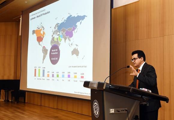 ▲ 오스만 알 감디 에쓰-오일 CEO는 최근 연세대 경영대학과 고려대 전문경영대학원(MBA)에서 ‘글로벌 석유산업과 에쓰-오일의 성공전략’을 주제로 초청 강연을 가졌다.ⓒ에쓰-오일