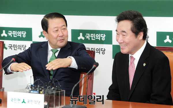 ▲ 국회를 방문한 이낙연 국무총리가 박주선 국민의당 비대위원장을 만나 대화를 나누고 있다. ⓒ 공준표 뉴데일리 사진기자
