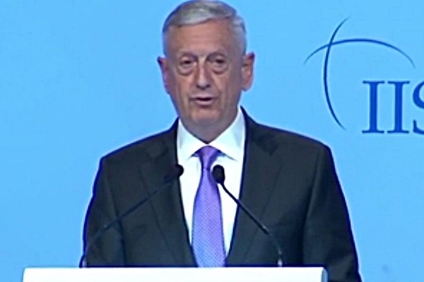 ▲ 제임스 매티스 미국 국방부 장관이 주한미군 ‘사드(THAAD)’에 대한 문재인 정부의 조치를 이해하고 신뢰한다고 밝혔다. 사진은 3일 아시아안보회의에서 연설을 하고 있는 메티스 장관.ⓒ美'CNN' 보도영상 화면캡쳐