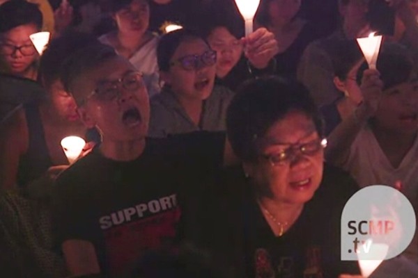 ▲ 홍콩에서 중국 톈안먼(天安門) 사태 28주기를 맞아 대규모 촛불집회가 개최됐다. 사진은 관련 '사우스차이나 모닝포스트(SCMP)' 보도 일부.ⓒ홍콩 '사우스차이나 모닝포스트(SCMP)' 보도영상 화면캡쳐