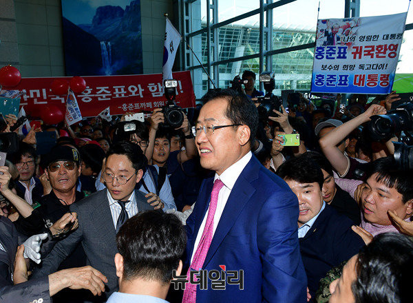▲ 자유한국당 소속 홍준표 전 경남도지사. 그는 지난 4일 미국에서 인천공항을 통해 귀국했다. ⓒ뉴데일리 정상윤 기자