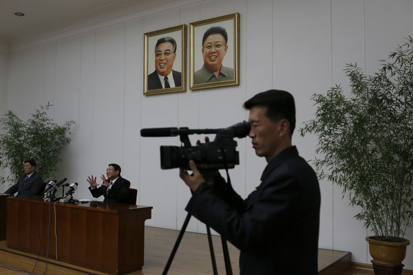 김정은 집권 이후 북한은 종교인들에 대한 탄압과 단속을 강화했다. 사진은 2014년 2월 북한에 억류된 김정욱 전도사가 기자회견을 하는 모습. ⓒ뉴시스-AP. 무단전재 및 재배포 금지.