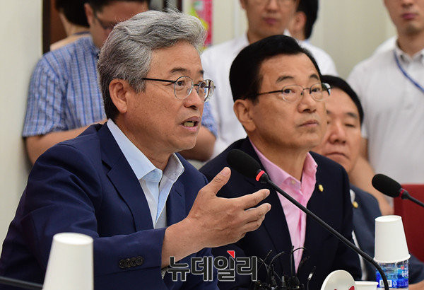 ▲ 자유한국당 이철우 의원. 그는 8일 원내대책회의에서 다른나라와 비교를 통해 사드 배치의 필요성을 재차 강조했다. ⓒ뉴데일리 이종현 기자