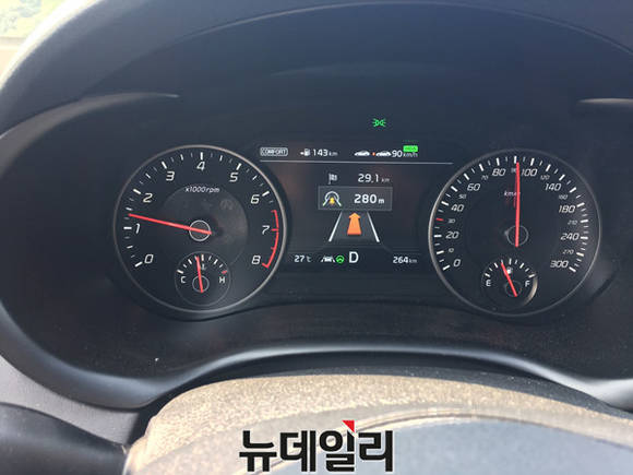 ▲ 기아자동차 프리미엄 스포츠 세단 '스팅어' HDA 실행 장면.ⓒ뉴데일리