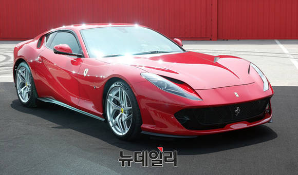 ▲ 페라리 812 슈퍼패스트.ⓒ이기륭 기자