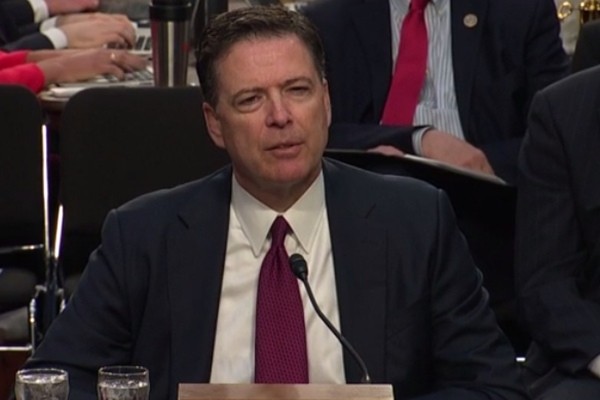 ▲ ‘러시아 스캔들’을 둘러싼 도널드 트럼프 미국 대통령과 제임스 코미 前연방수사국(FBI) 국장간의 ‘진실공방’이 거세지고 있다. 사진은 청문회에 참석한 제임스 코미.ⓒ美'CNN' 보도영상 화면캡쳐