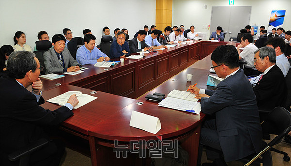 ▲ 2017년 한국항공보안학회 춘계 학술대회 패널토의는 홍순길 한서대학교 석좌 교수가 진행했다  ⓒ뉴데일리 오세진