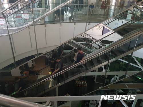 ▲ 전일 서울에 대규모 정전이 발생해 한 쇼핑몰에 에스컬레이터가 정지돼 있다. ⓒ 뉴시스