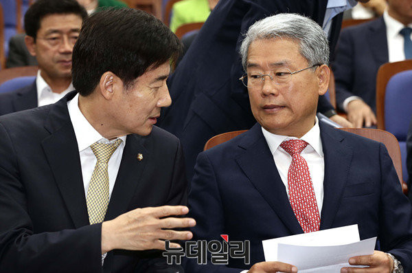 ▲ 국민의당 김동철 원내대표(오른쪽)와 이용호 정책위의장(왼쪽). (자료사진) ⓒ뉴데일리 이종현 기자