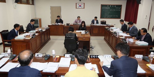 ▲ 충북도의회 산업경제위원회 회의 모습.ⓒ충북도의회
