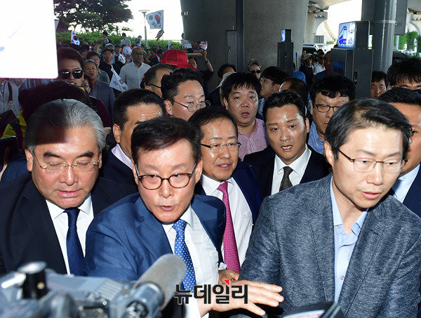 ▲ 자유한국당 소속 홍준표 전 경남도지사가 14일 페이스북을 통해 오는 7·3 전당대회 출마를 에둘러 언급했다. ⓒ뉴데일리 정상윤 기자