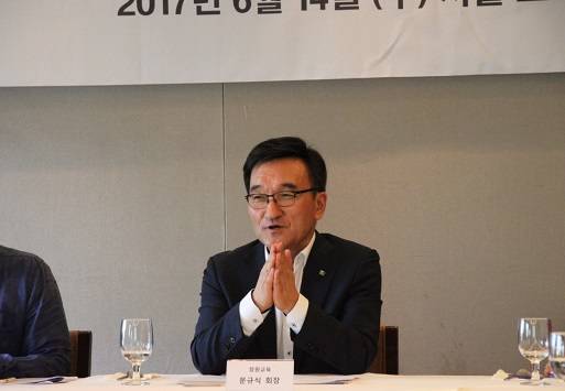 ▲ 14일 서울 중구 프레스센터에서 진행된 '장원교육 창업 30주년, 평생교육 콘텐츠 기업 비전' 기자간담회에서 문규식 장원교육 대표가 사업 확대 방향 등을 설명하고 있다. ⓒ장원교육